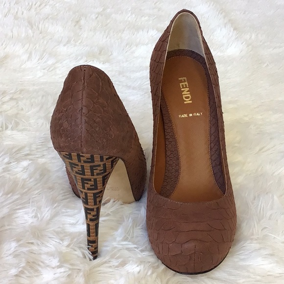 FENDI Décolleté Vitello Python Pumps. - Picture 1 of 11
